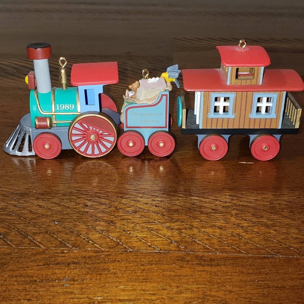Hallmark Ornament Train - Picture 2 of 8